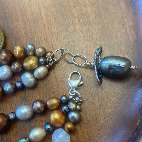 Pearl Artisan hand crafted triple strand genuine pearl bracelet - Picture 4 of 5